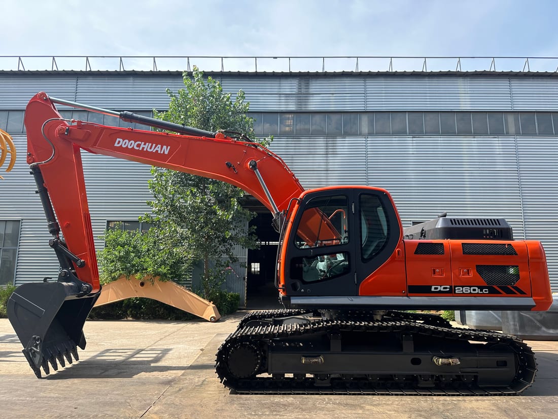 SDSG DC-series excavator, three-quarter view