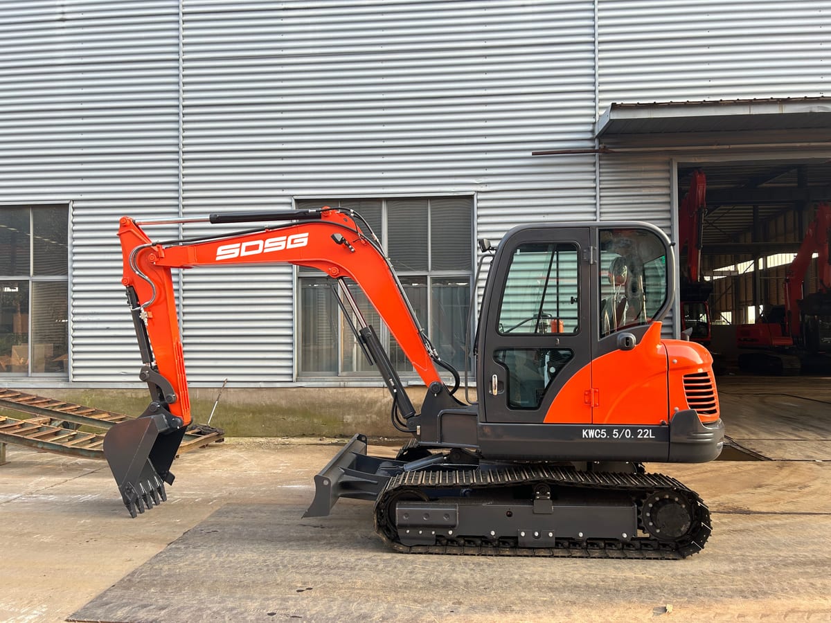 SDSG KWC5.5 mining crawler excavator in the factory yard