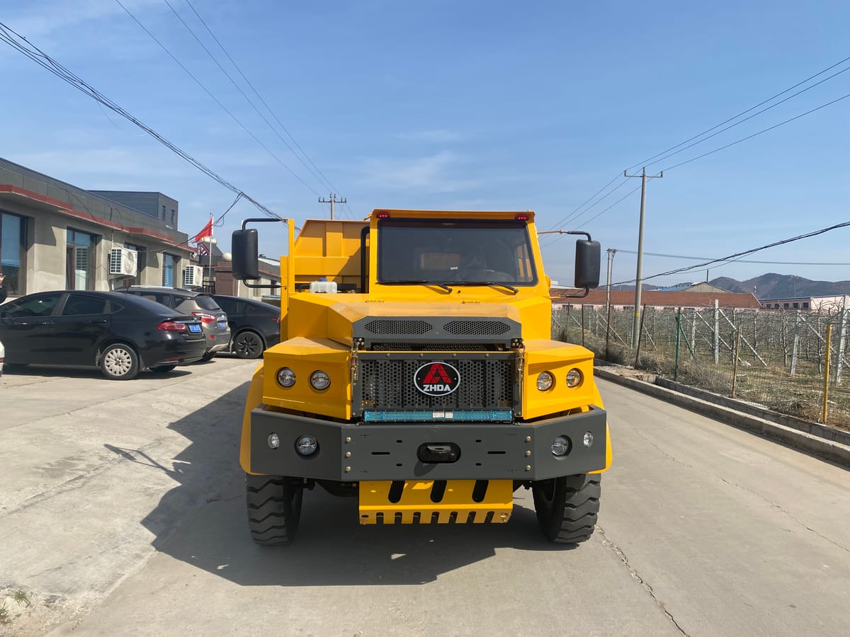 SDSG UQ-25 pointed-nose mining utility truck — additional view