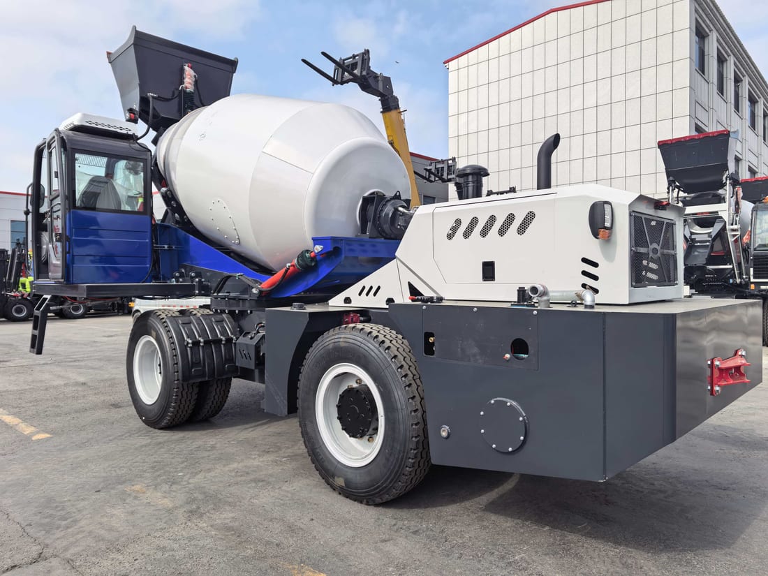 SDSG self-loading concrete mixer, loading hopper