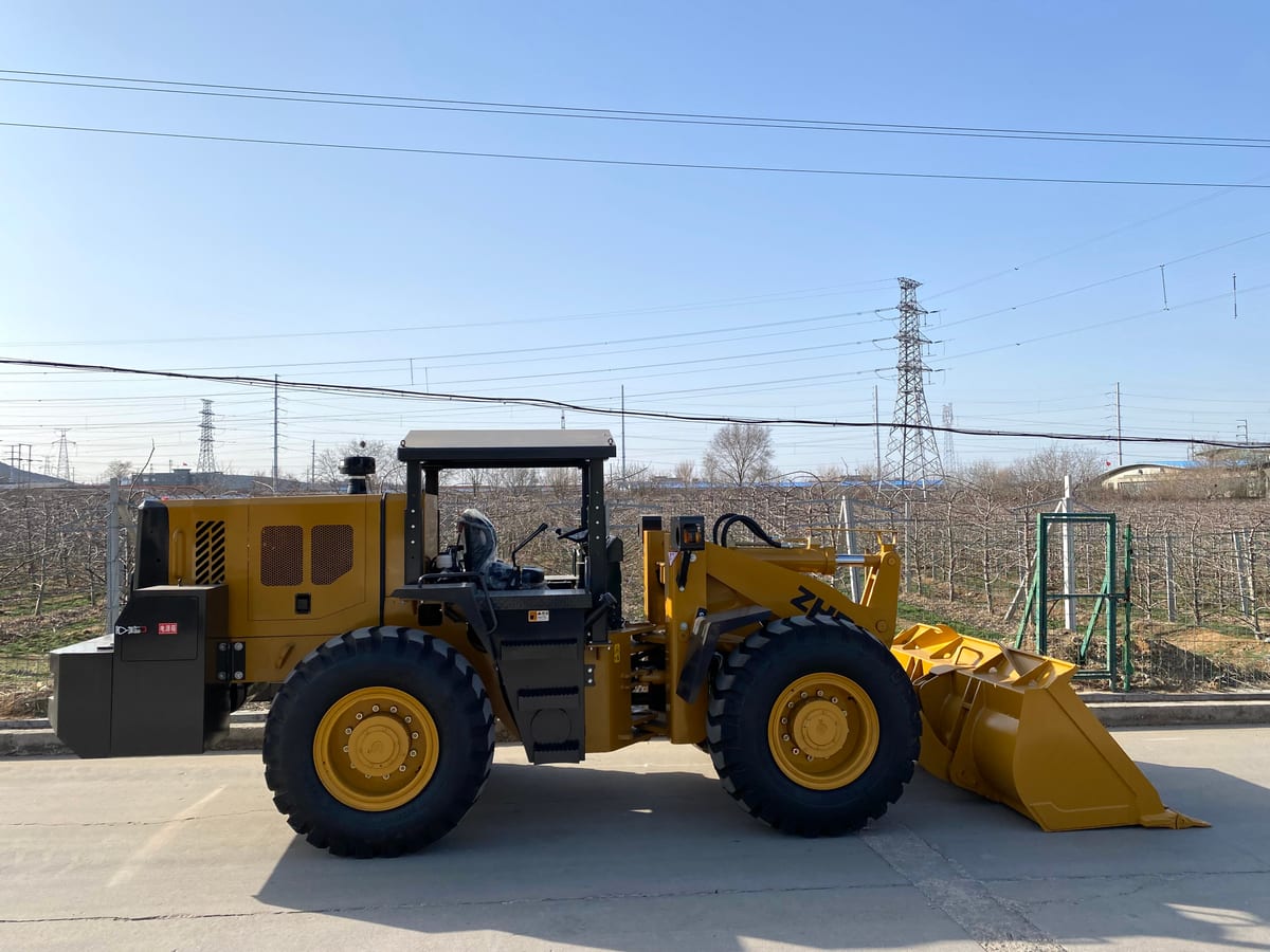 SDSG ZL40E underground mining loader in the factory yard